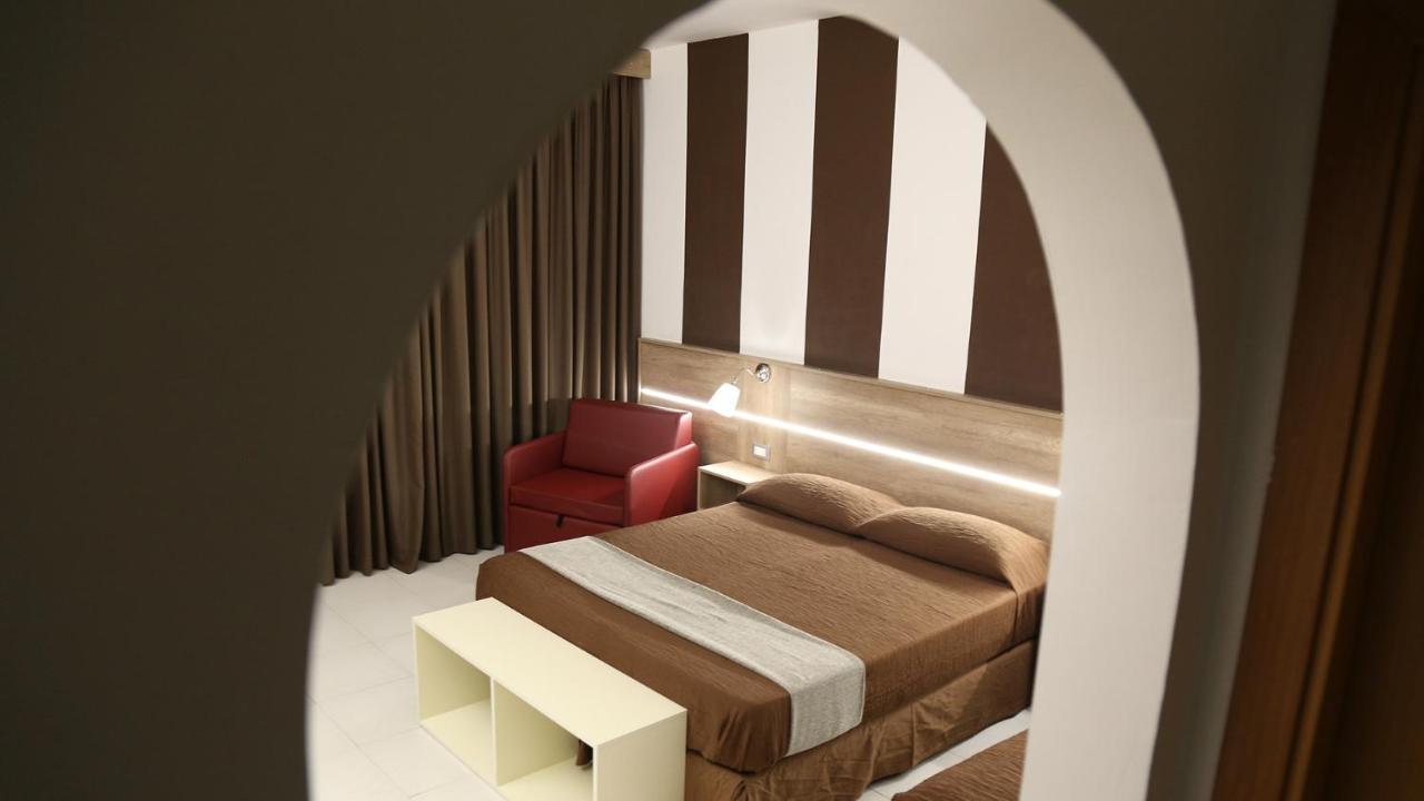 Hotel Meranda 카미글리아텔로 실라노 외부 사진