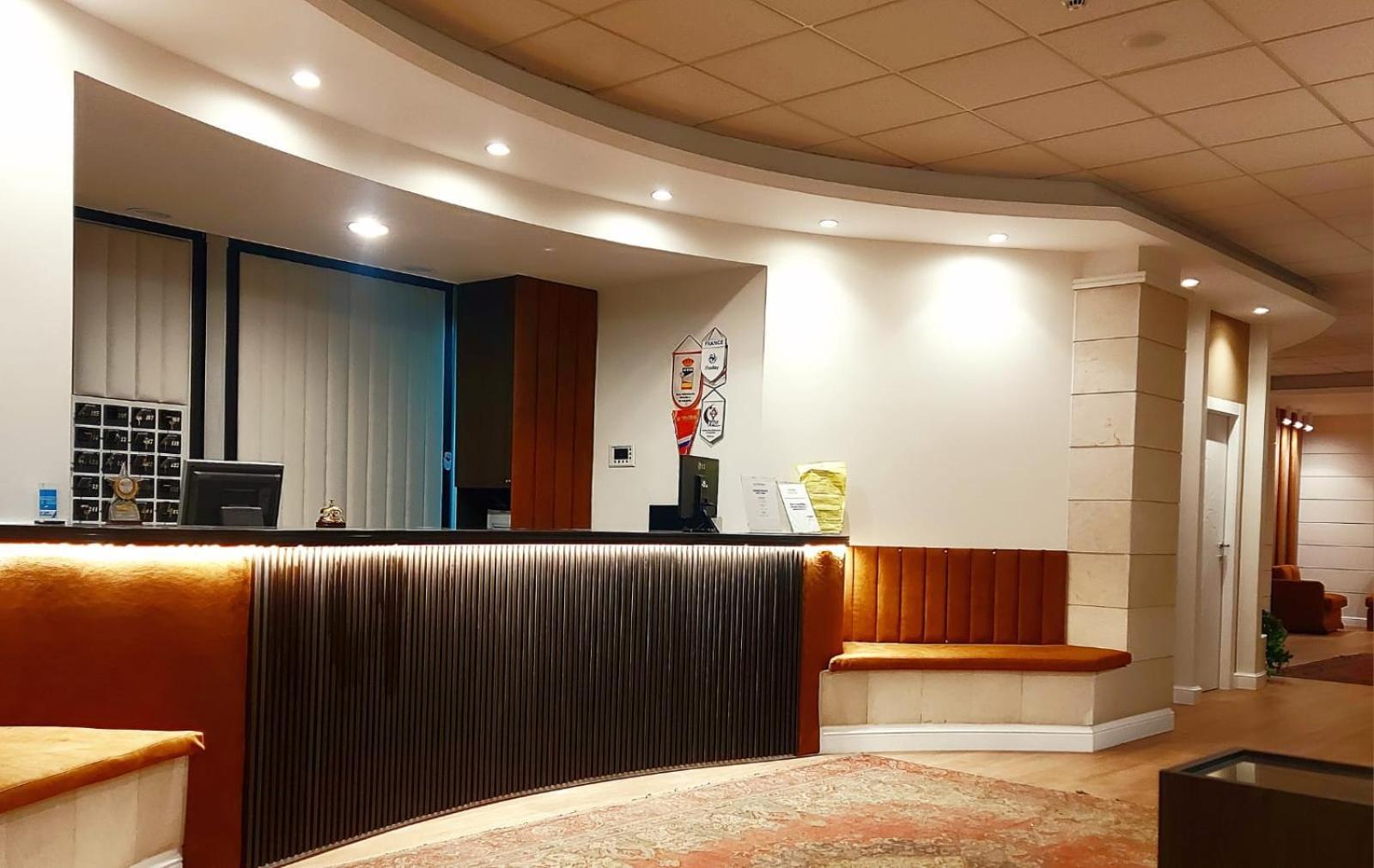 Hotel Meranda 카미글리아텔로 실라노 외부 사진