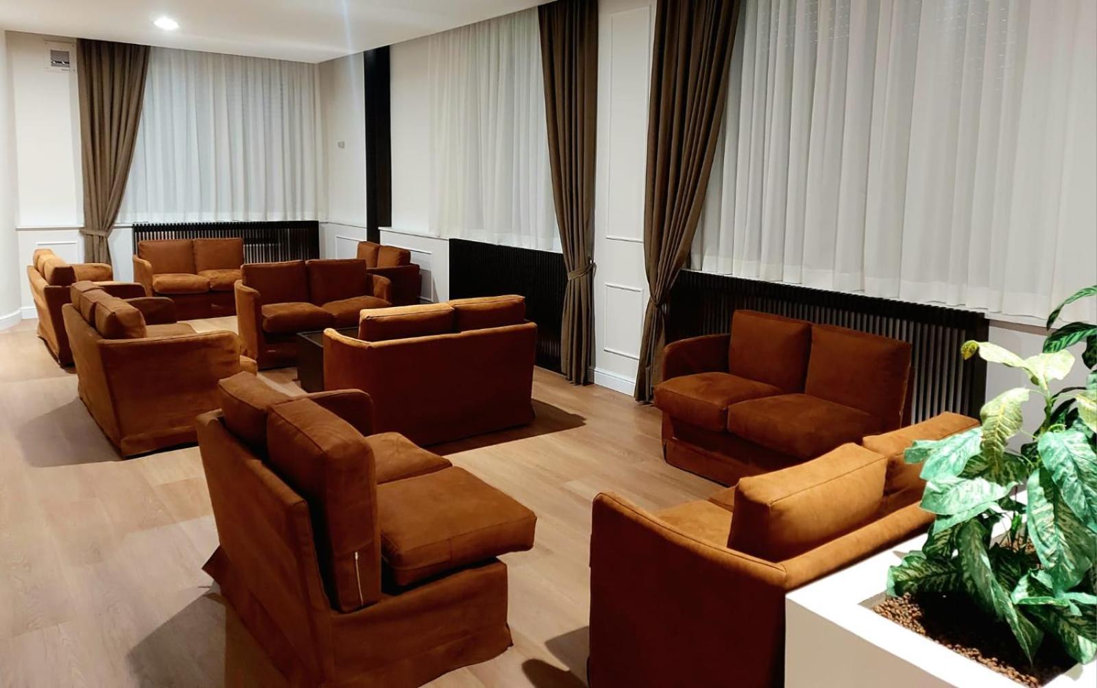 Hotel Meranda 카미글리아텔로 실라노 외부 사진