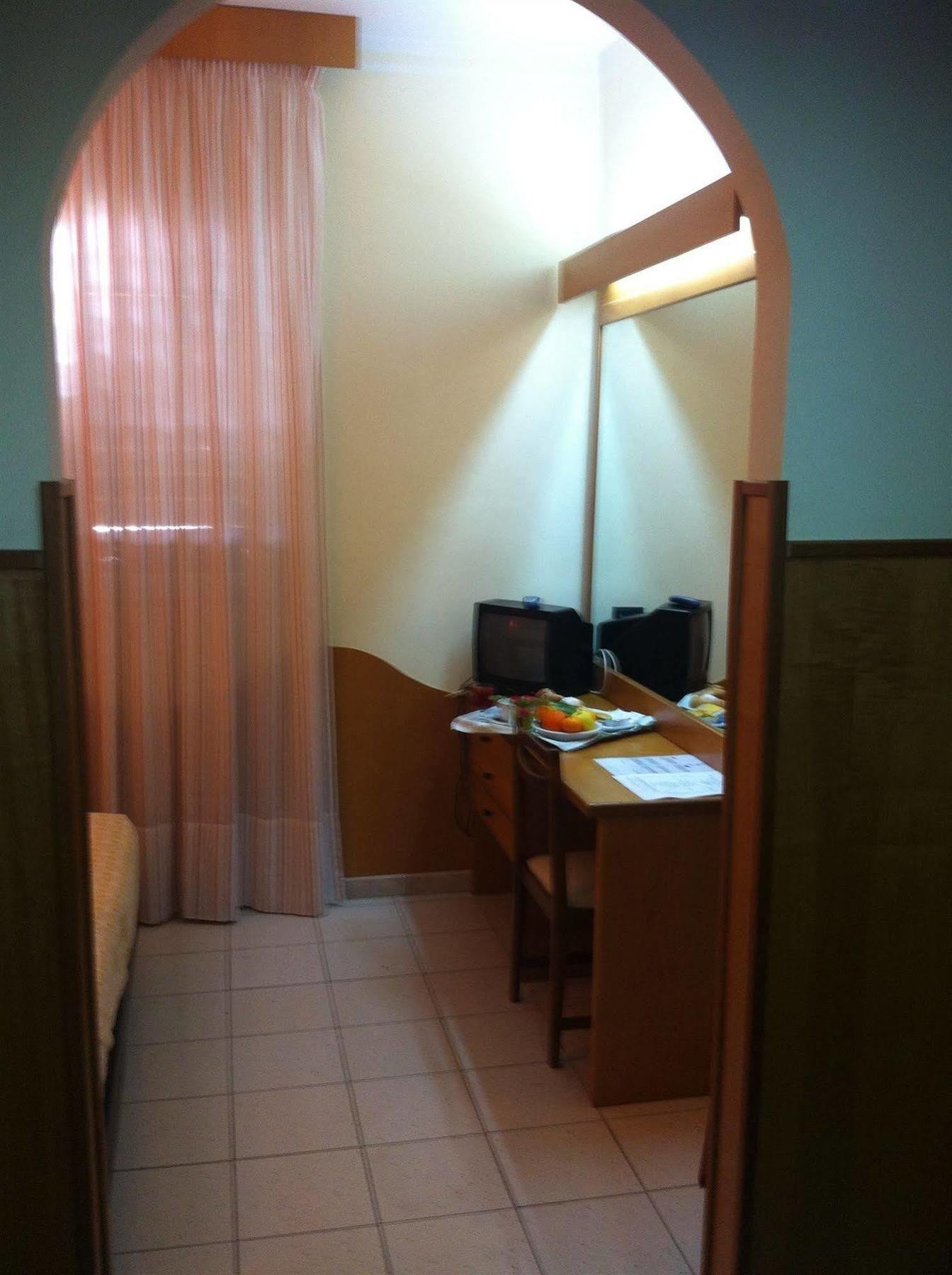 Hotel Meranda 카미글리아텔로 실라노 외부 사진