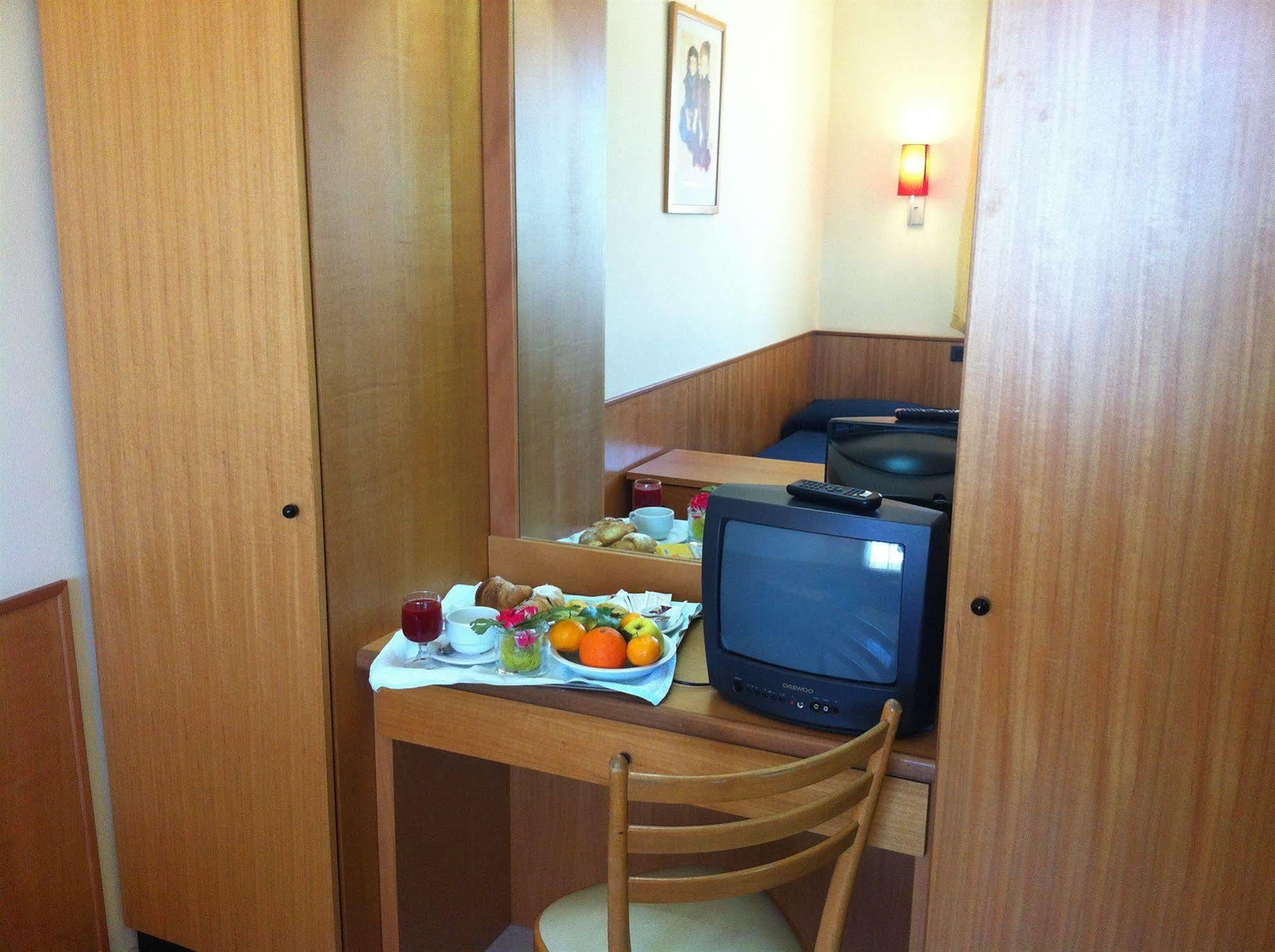 Hotel Meranda 카미글리아텔로 실라노 외부 사진