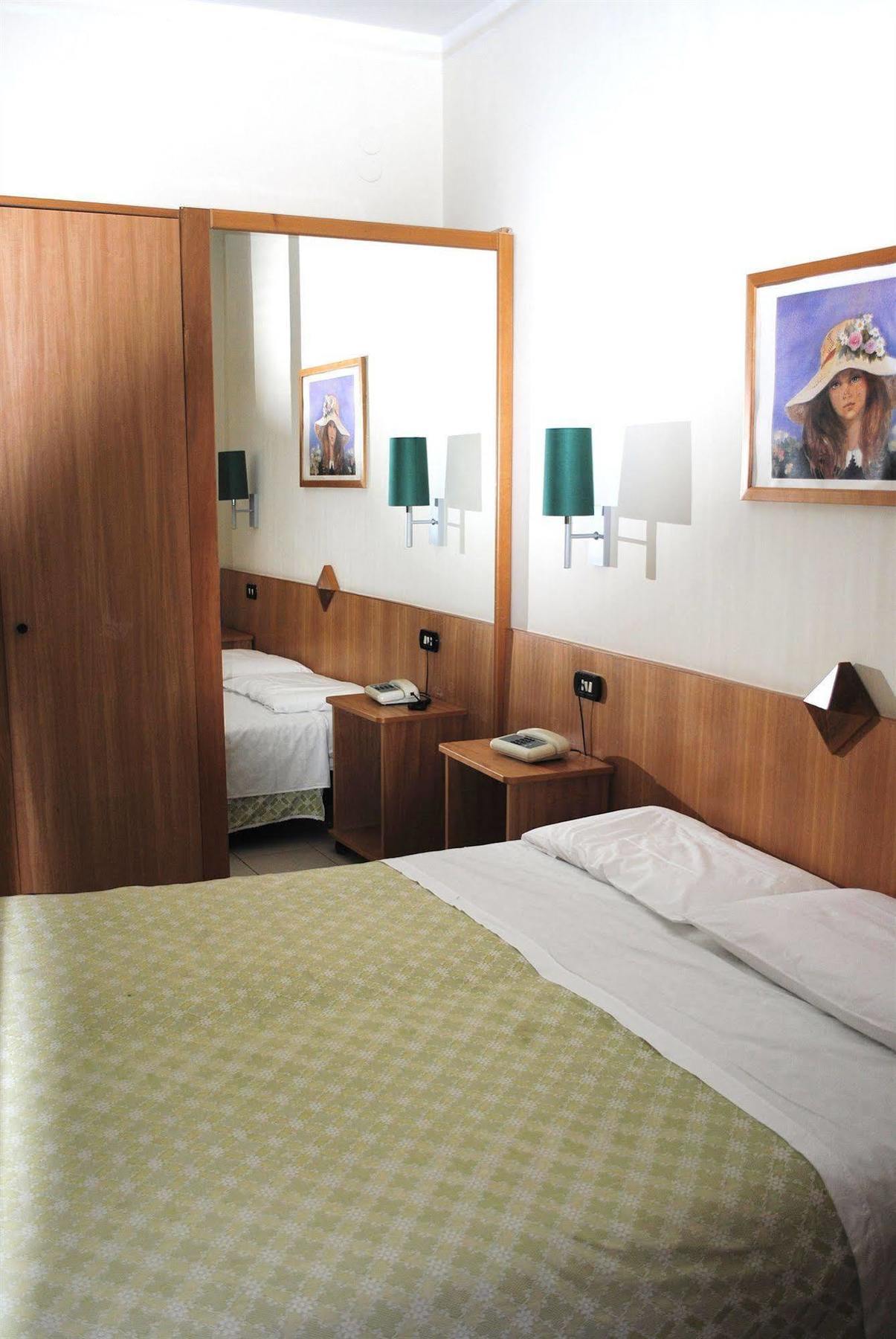 Hotel Meranda 카미글리아텔로 실라노 외부 사진