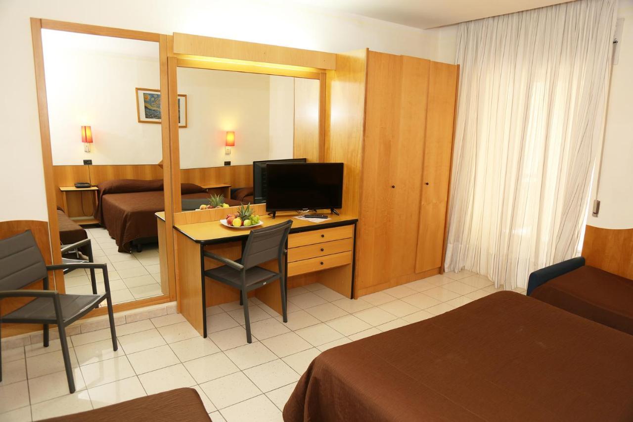 Hotel Meranda 카미글리아텔로 실라노 외부 사진