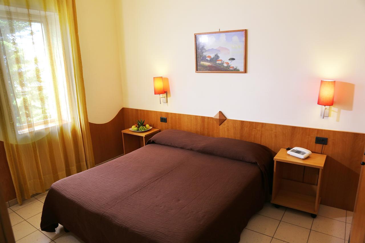 Hotel Meranda 카미글리아텔로 실라노 외부 사진
