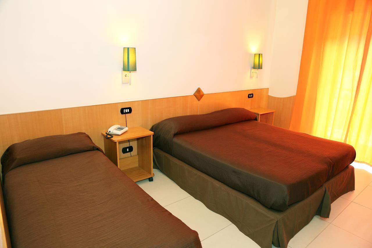 Hotel Meranda 카미글리아텔로 실라노 외부 사진