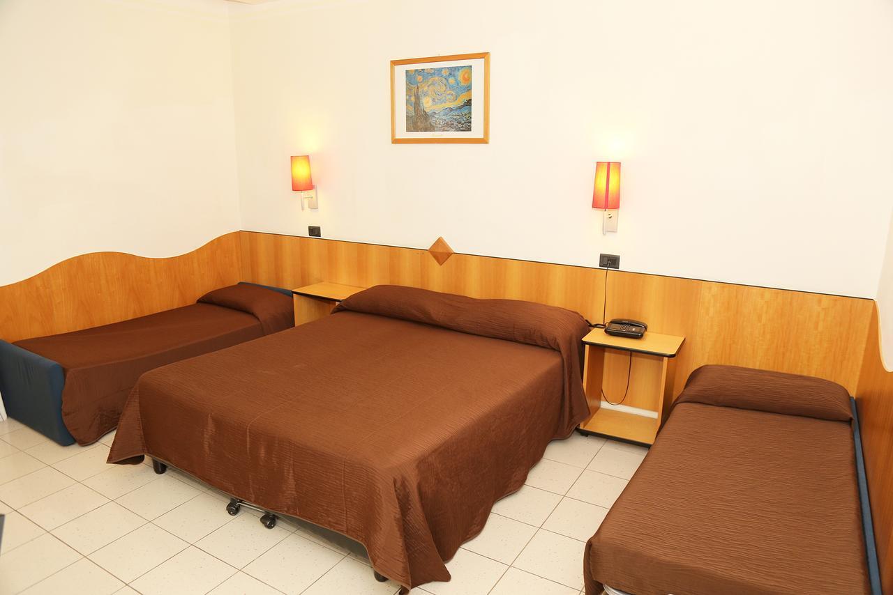 Hotel Meranda 카미글리아텔로 실라노 외부 사진