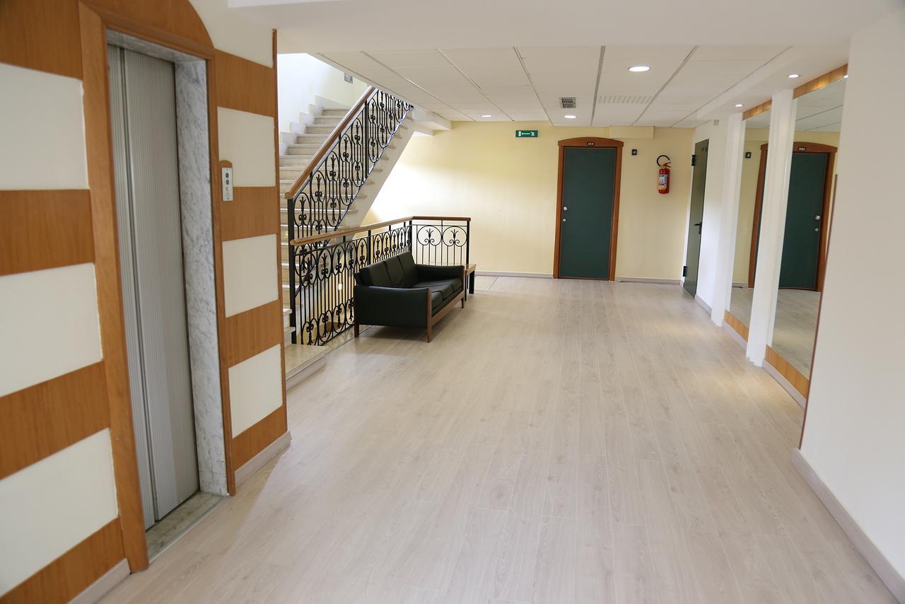 Hotel Meranda 카미글리아텔로 실라노 외부 사진