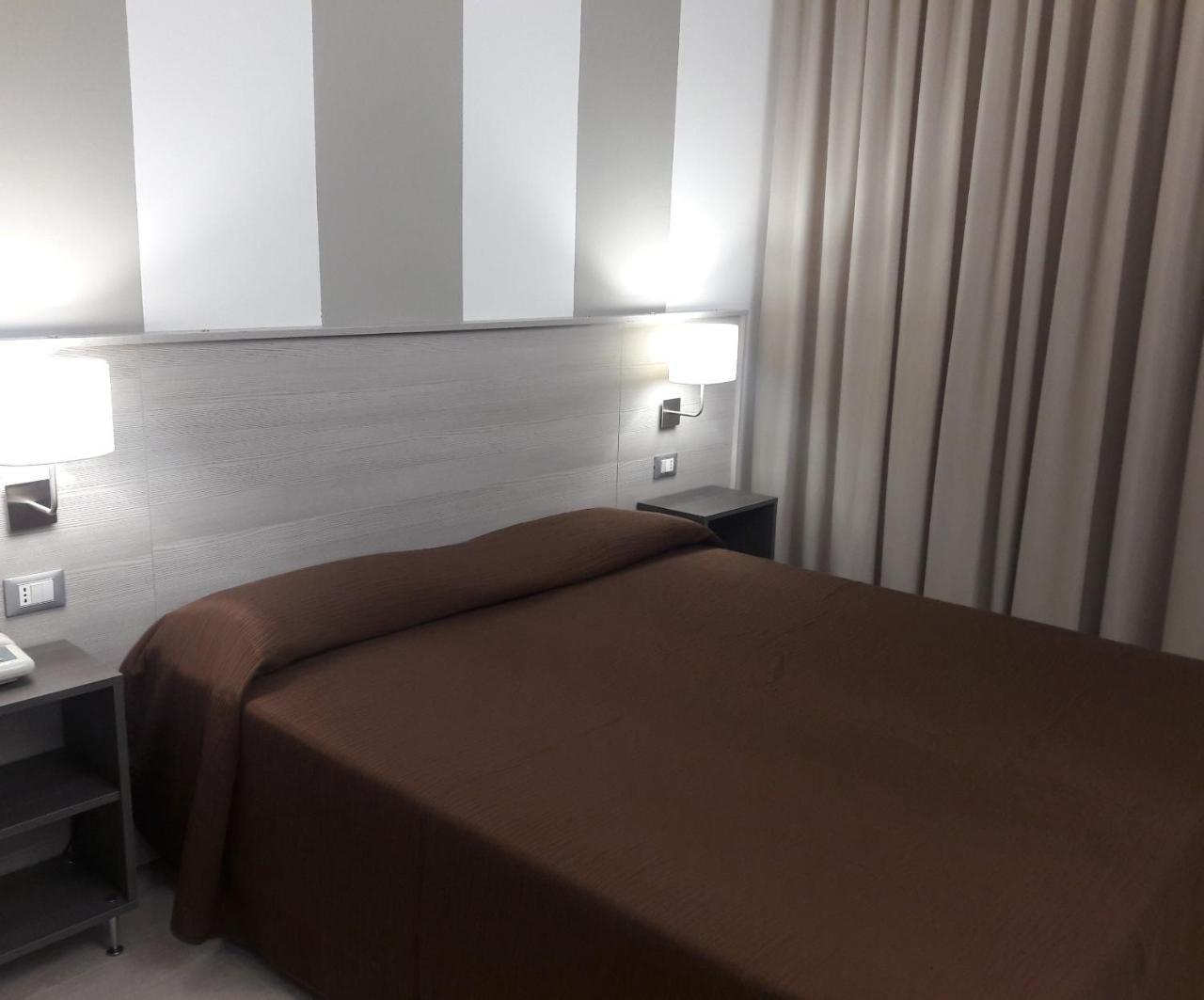 Hotel Meranda 카미글리아텔로 실라노 외부 사진