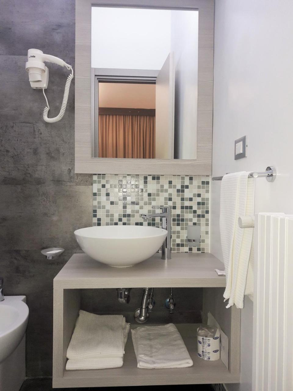 Hotel Meranda 카미글리아텔로 실라노 외부 사진