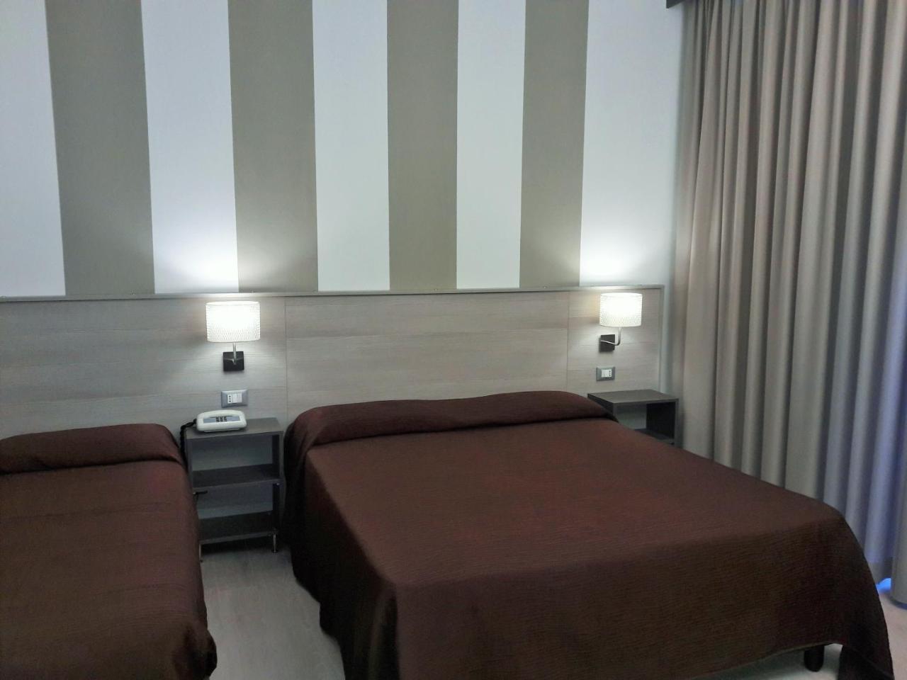 Hotel Meranda 카미글리아텔로 실라노 외부 사진