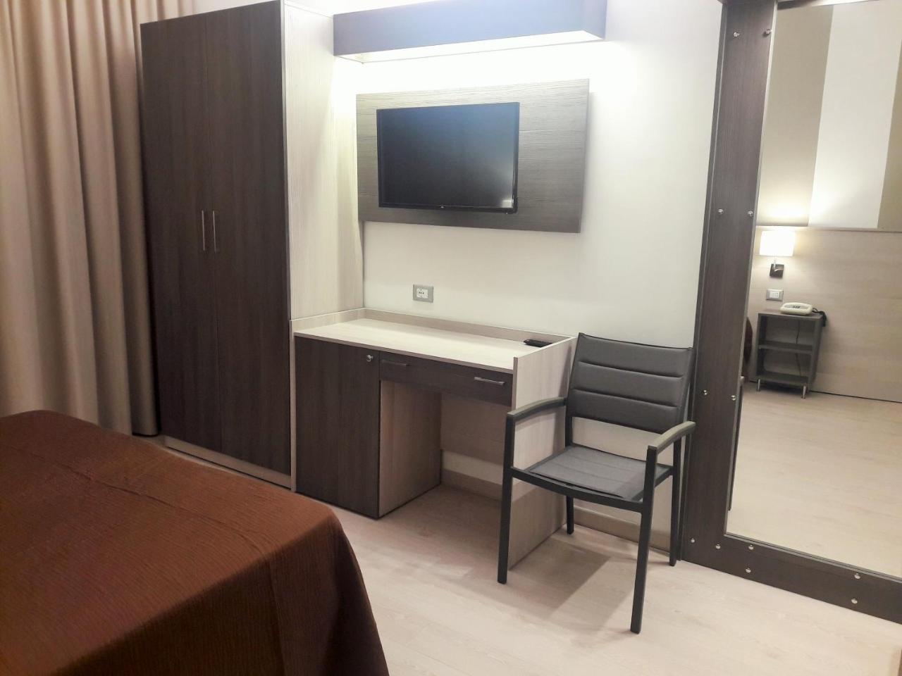 Hotel Meranda 카미글리아텔로 실라노 외부 사진