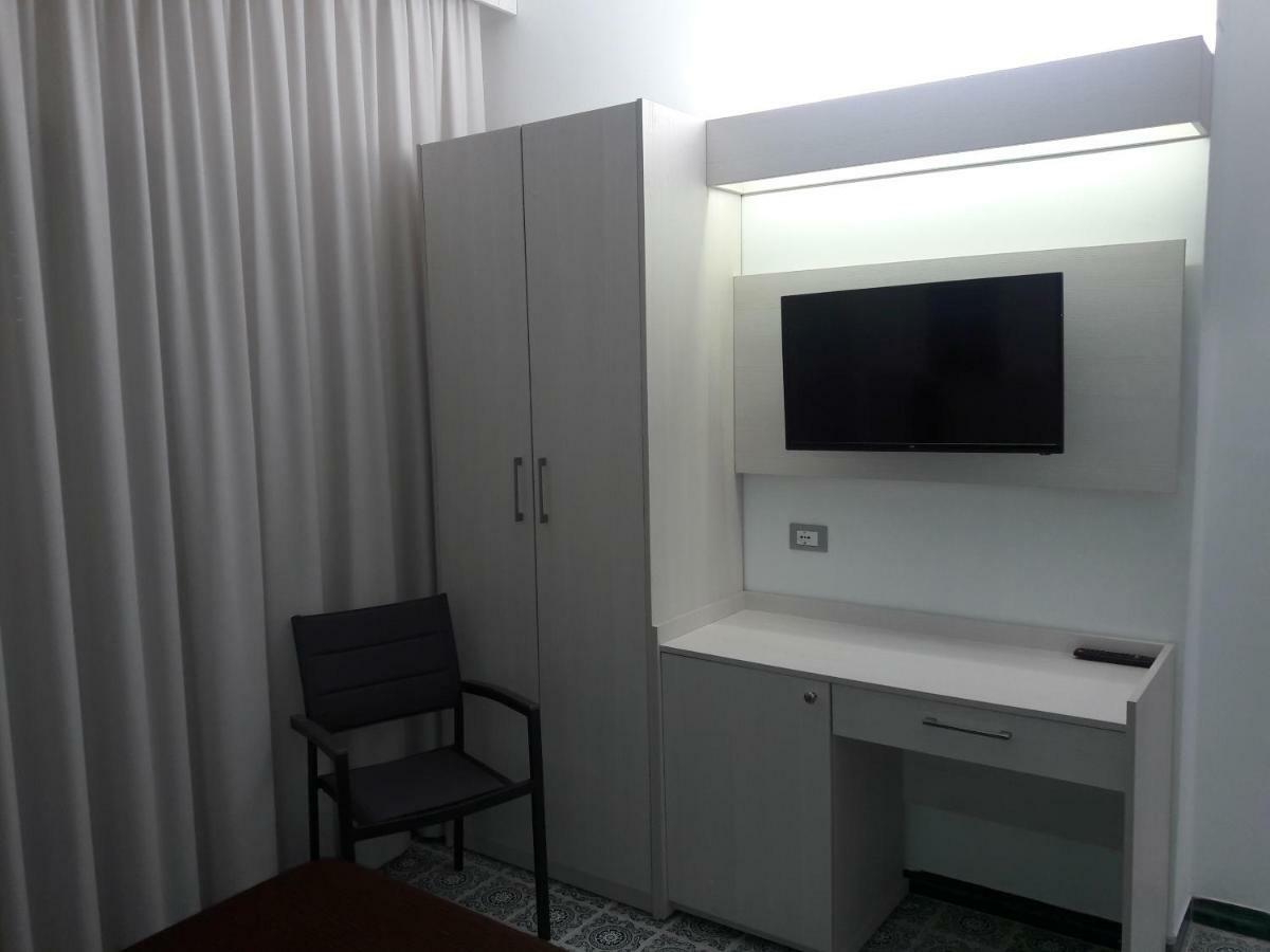 Hotel Meranda 카미글리아텔로 실라노 외부 사진