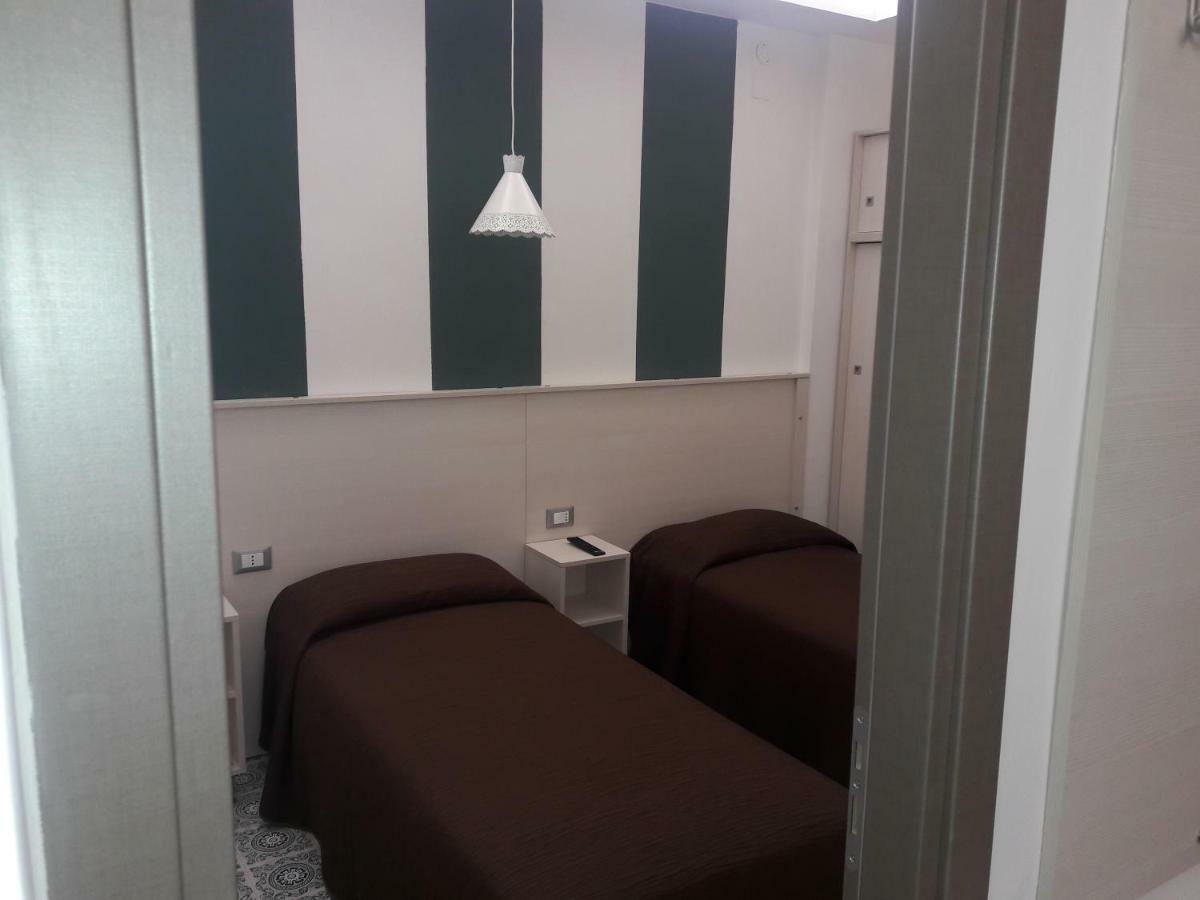 Hotel Meranda 카미글리아텔로 실라노 외부 사진